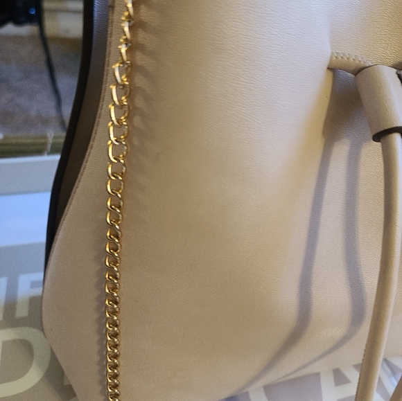 MELIE BIONCO LARGE CROSSBODY W GOLD CHAIN STRAP - Picture 12 of 15